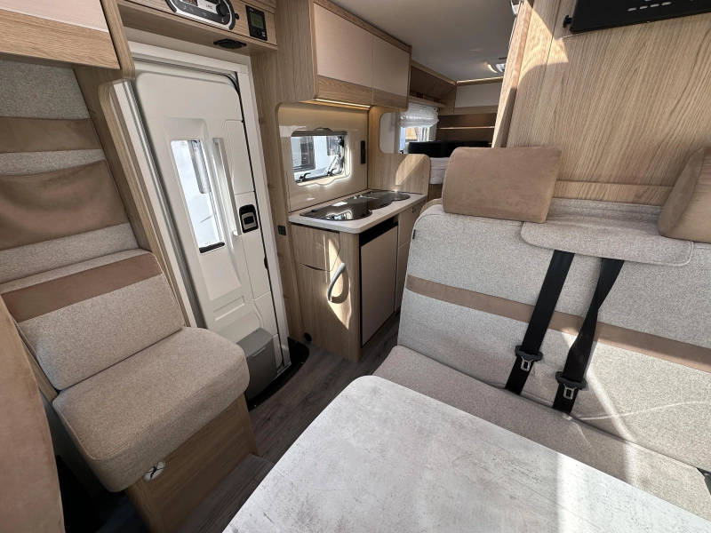 LMC Cruiser 646 V Lengtebedden Fiat 140PK  foto: 6
