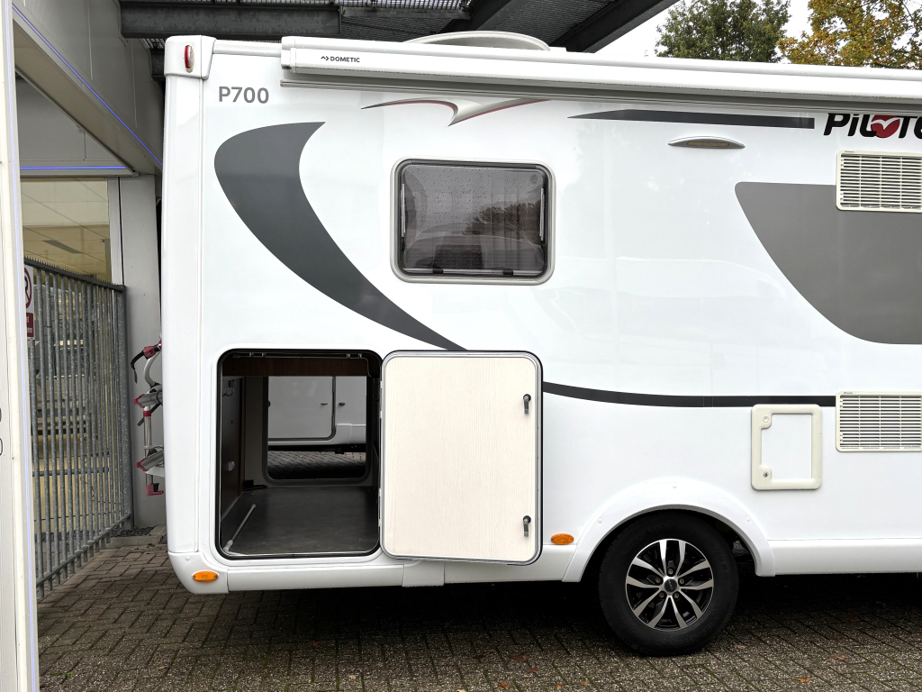 Pilote Sensation 700 P QUEENSBED 6.99M XXL GARAGE CONSTRUCT Foto: 22