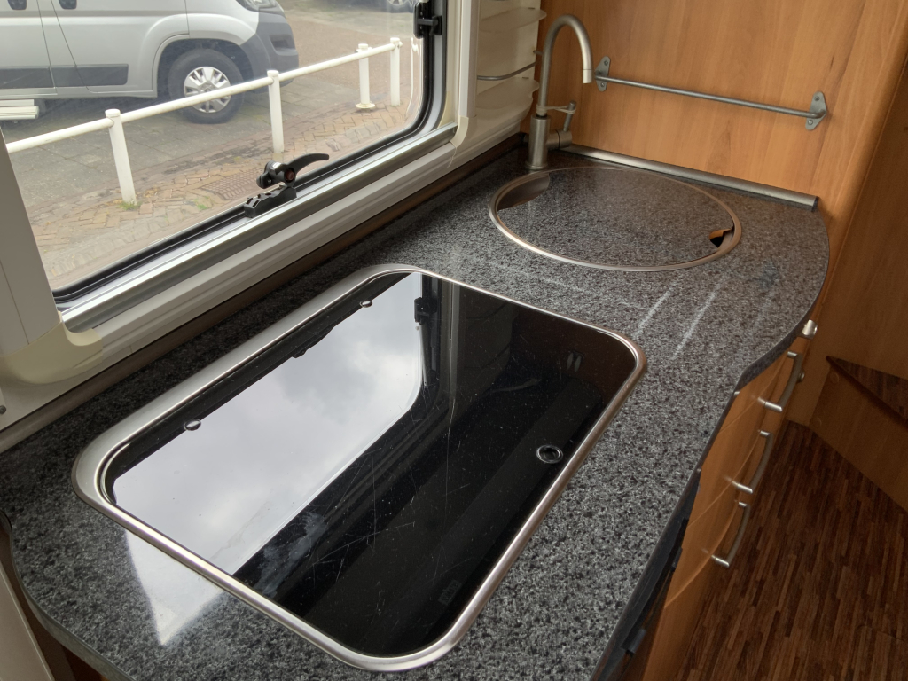 Hymer B 504 SL Integral, Equipado con cama individual trasera y cama abatible delantera, aire acondicionado de motor, chasis Alko, etc., A&ntilde;o 2009 Camper centrum on the road foto: 12