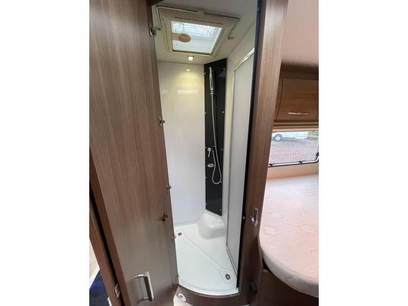 Chausson Flash 625 Cama abatible 52000 km 2015 foto: 16