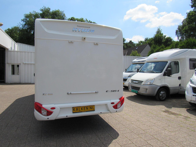 Hymer Exsis-i EX 688 Enkelebedden hefbed integraal bj2014 foto: 3
