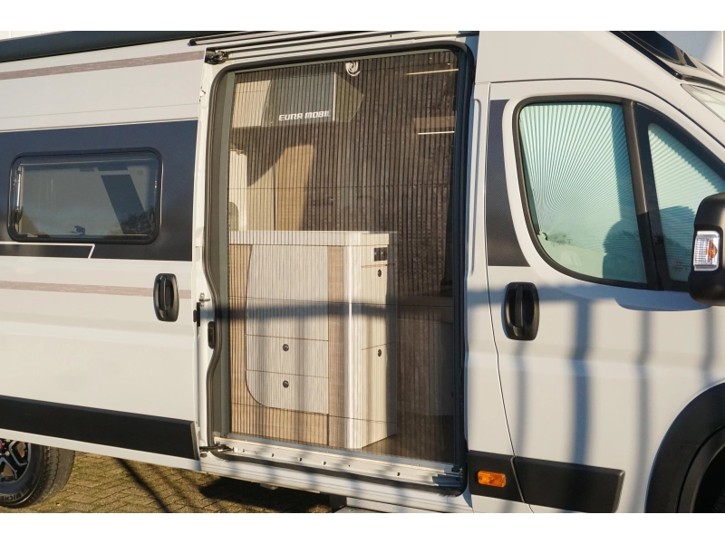 Eura Mobil Van 635 EB Busbiker  foto: 4