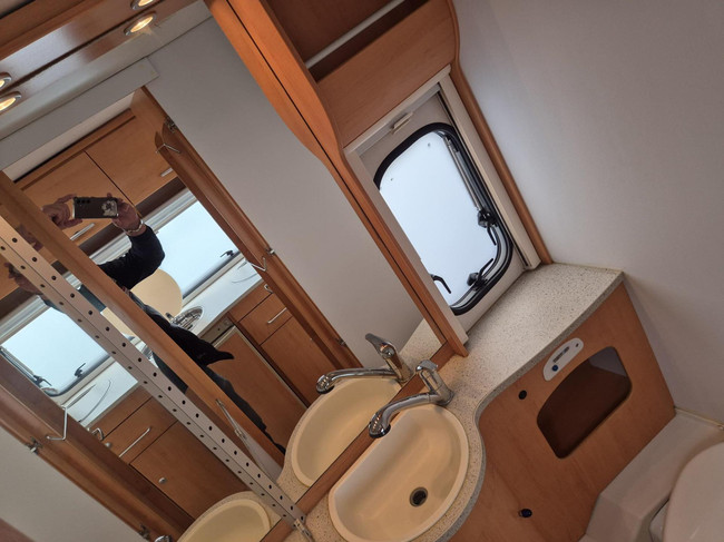 Eriba - Hymer 532 Enkele - losse bedden of XXL bed & luifel foto: 20