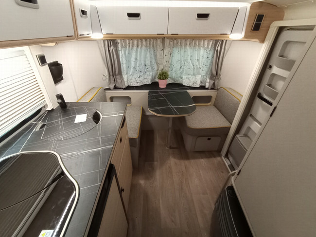 Eriba Touring 310 Harbour Blue foto: 14