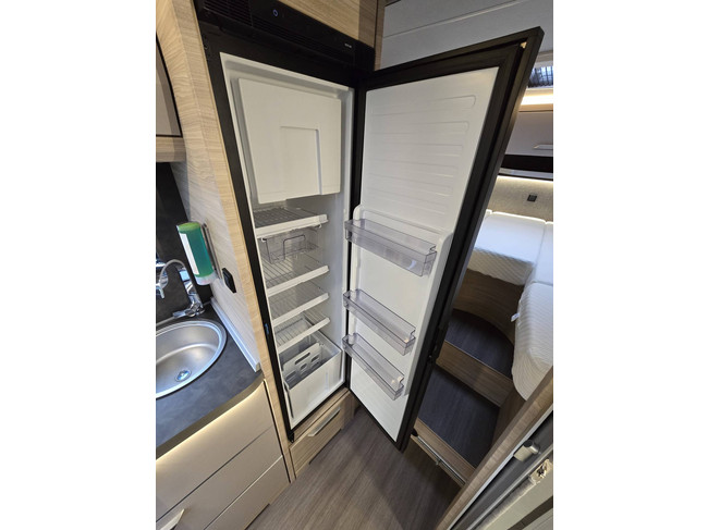 Knaus VAN TI PLUS 650 MEG PLATINUM SELECTION AUTOMATIK 180 PS NUR 16.866 KM !! KLIMAANLAGE LUFTFEDERUNG TV + SATELLIT L&Auml;NGSBETTEN DREHBARE ABNEHMBARE ANH&Auml;NGERKUPPLUNG Foto: 16