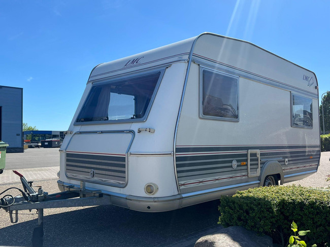 LMC 450 | Porte-v&eacute;los | Mover semi-automatique | Dinette | Auvent | Chauffage photo : 2