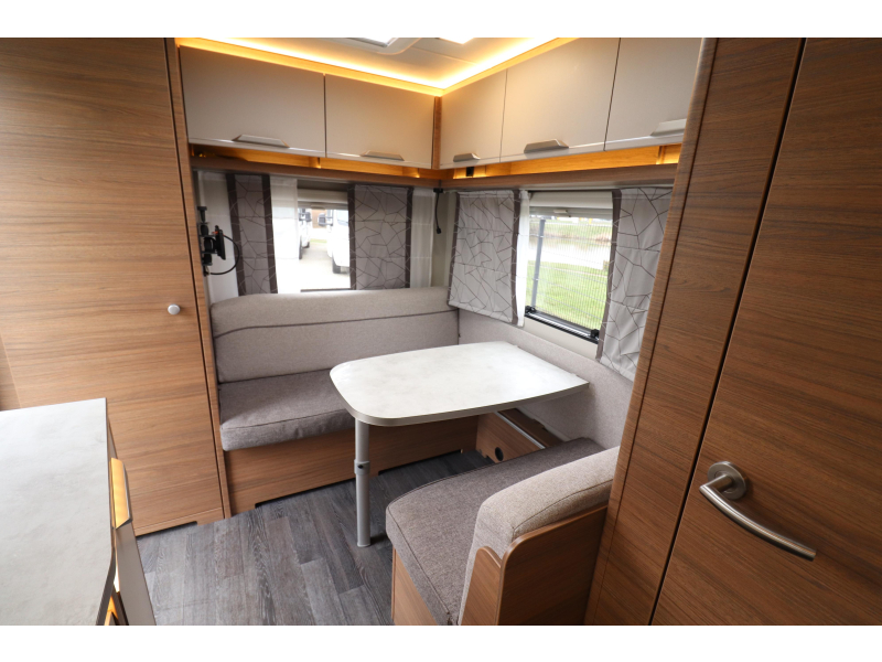 Knaus Sport E-Power Selection 420 QD Mover / Awning / Air conditioning photo: 7
