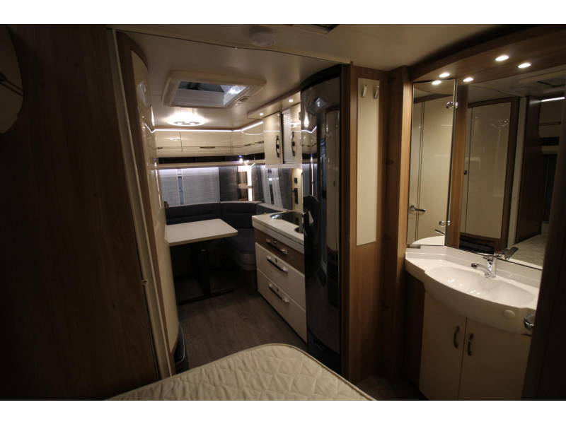 Hobby Excellent 495 UFE Mover, MPP accu, Voortent  foto: 9