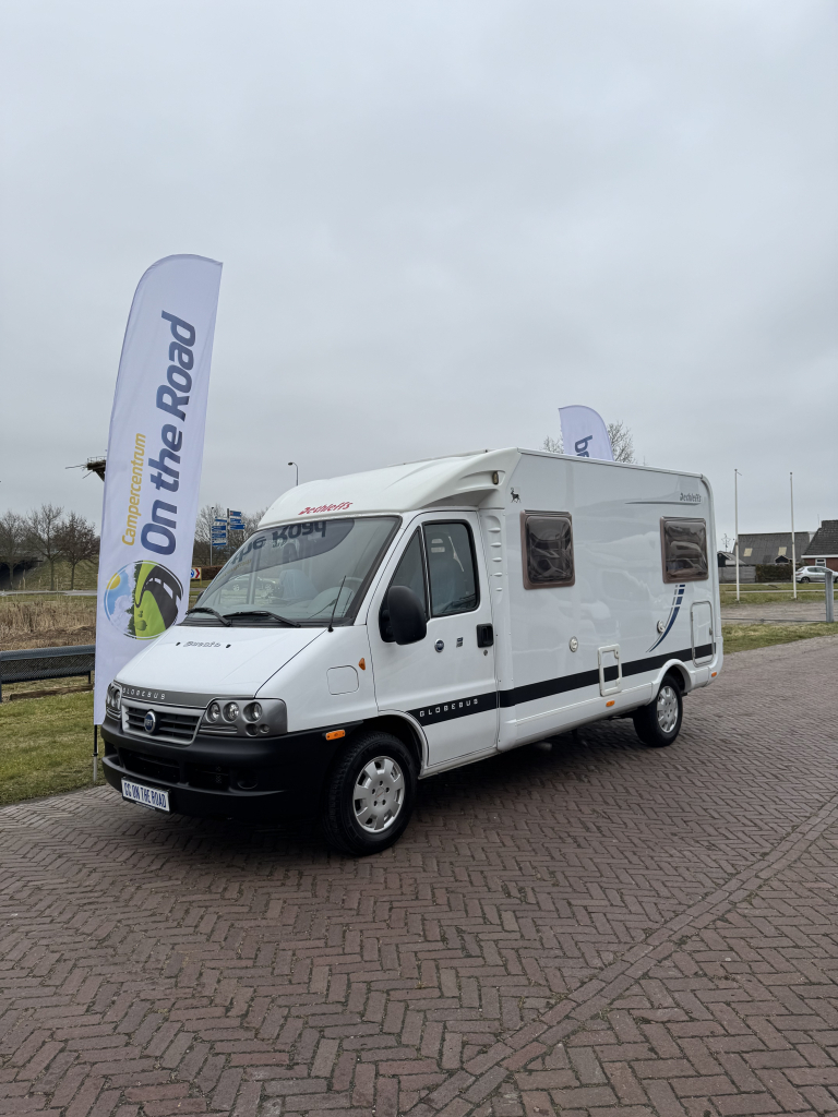 Dethleffs Globebus 1 110 PK, Dwarsbed, halve-treinzit, draaistoelen, Motor airco, nette camper, lengte 6.00 Bj. 2006 Camper centrum on the road Marum  foto: 2