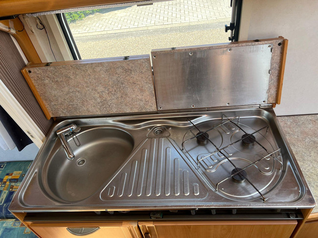 LMC 450 | Porte-v&eacute;los | Mover semi-automatique | Dinette | Auvent | Chauffage photo : 14
