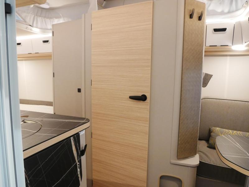 Eriba Touring 430 Gratis mover en luifel  foto: 3