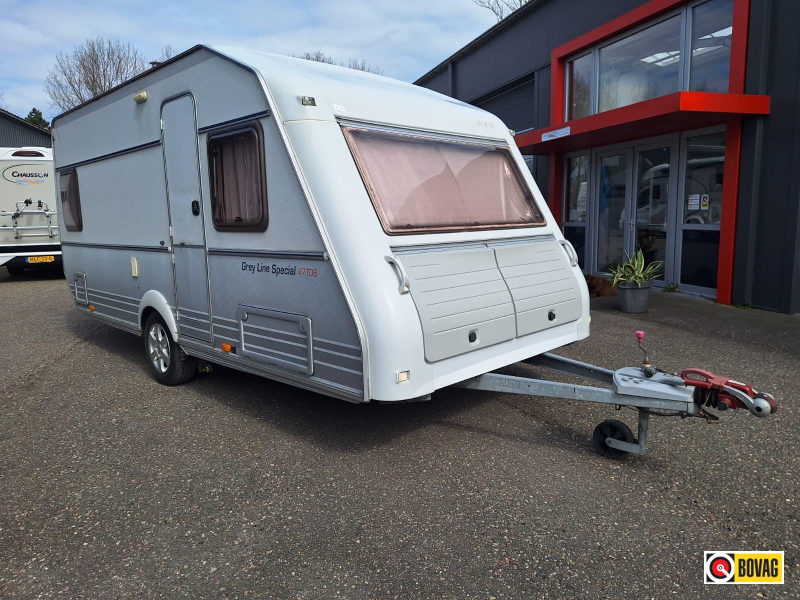 Kip Grey Line Special 47 TDB met mover en voortent 