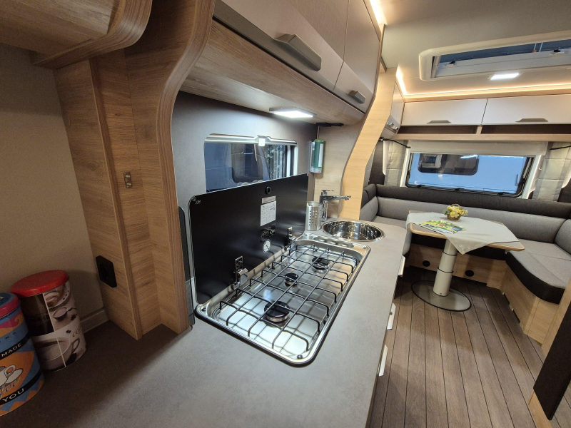 Knaus Sudwind 60 Years 500 EU Met luifel en vloerverw.  foto: 19