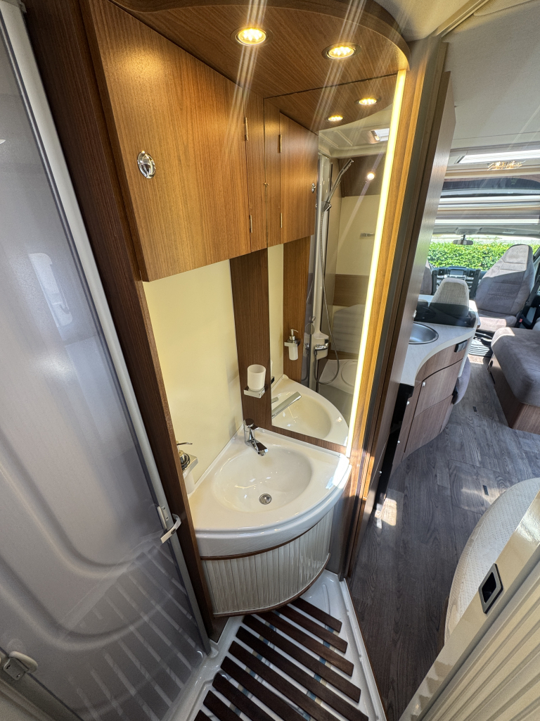 Eura Mobil Profila T 670 SB foto: 17