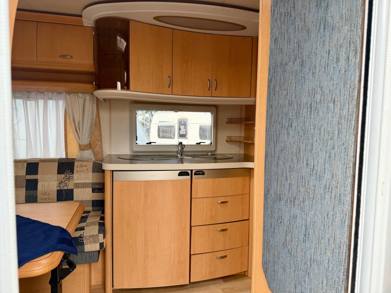 Hobby De Luxe 460 UFE mover fietsenrek voortent  foto: 14