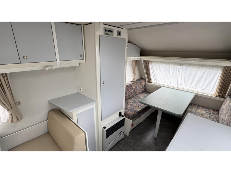 Kip Grey Line 44 TTZ Mover-Voortent-Airco  foto: 2