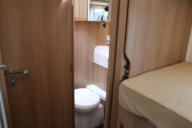 Robuuste AUTOMAAT 180 pk Malibu I 490 LE by Carthago hef-en enkele lengte bedden (124  foto: 56