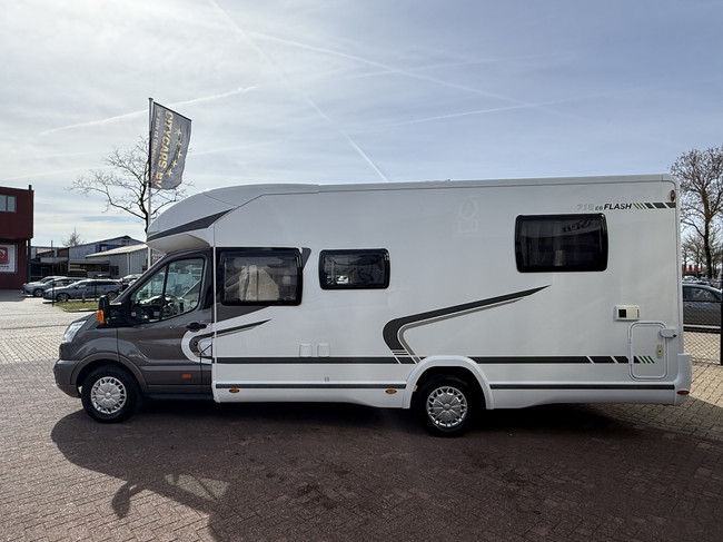 Chausson Flash 718 EB cama queen+cama abatible portabicicletas panel solar antena parab&oacute;lica el&eacute;ctrica TV puerta mosquitera remis plisado foto: 6