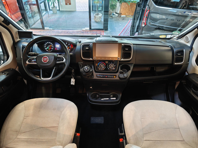 LMC INNOVAN 600 140PK Skyroof , Solar, Facelift foto: 1