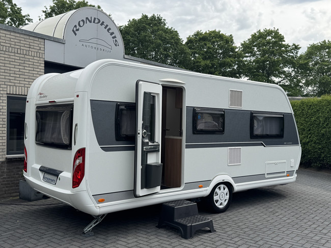 Hobby De Luxe 495 UL con camas individuales **Mover/Portabicicletas/Toldo de bolsa/Gas exterior/2&ordf; trampilla de servicio/1er propietario/Caravana muy cuidada** foto: 7