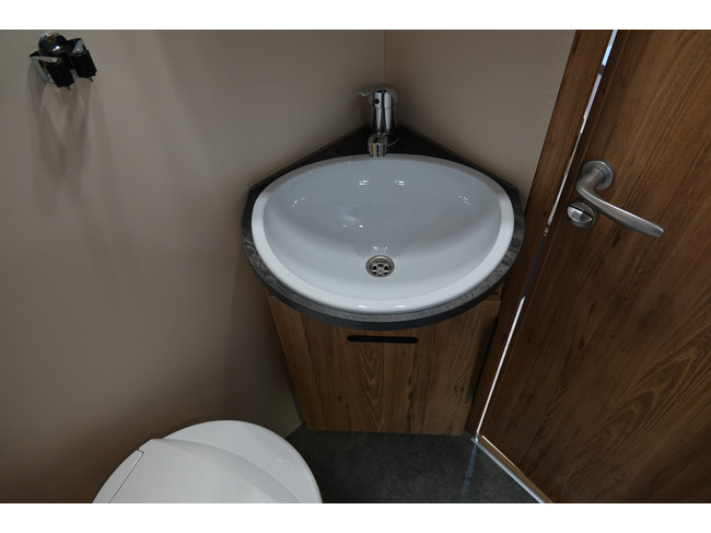 Bavaria T696S 2.3 140Pk | 6-Persoons | Fietsendrager | Zonnepanelen | Achteruitrijcamera foto: 17