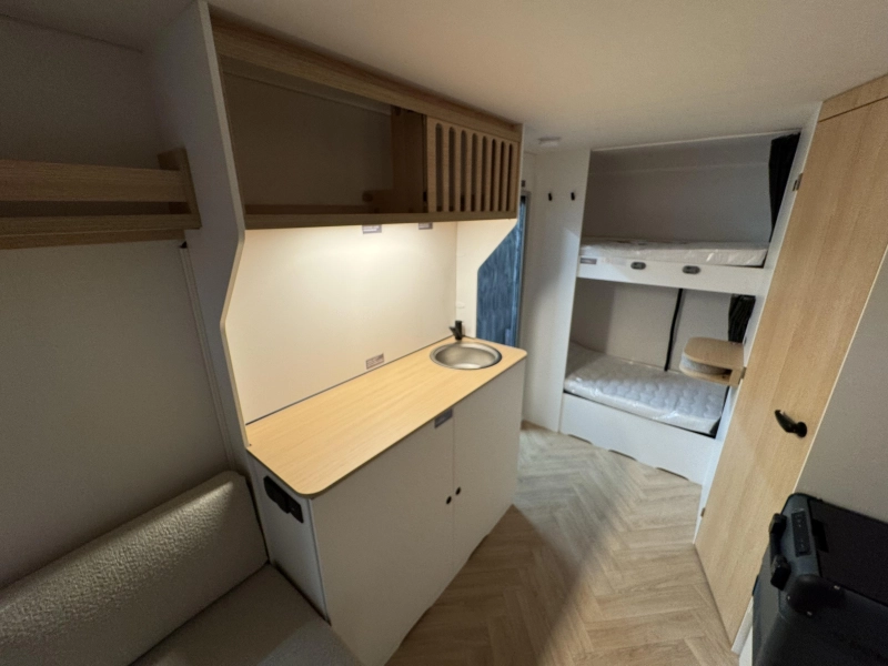 LMC E:dero 470K Ventana delantera abatible foto: 6