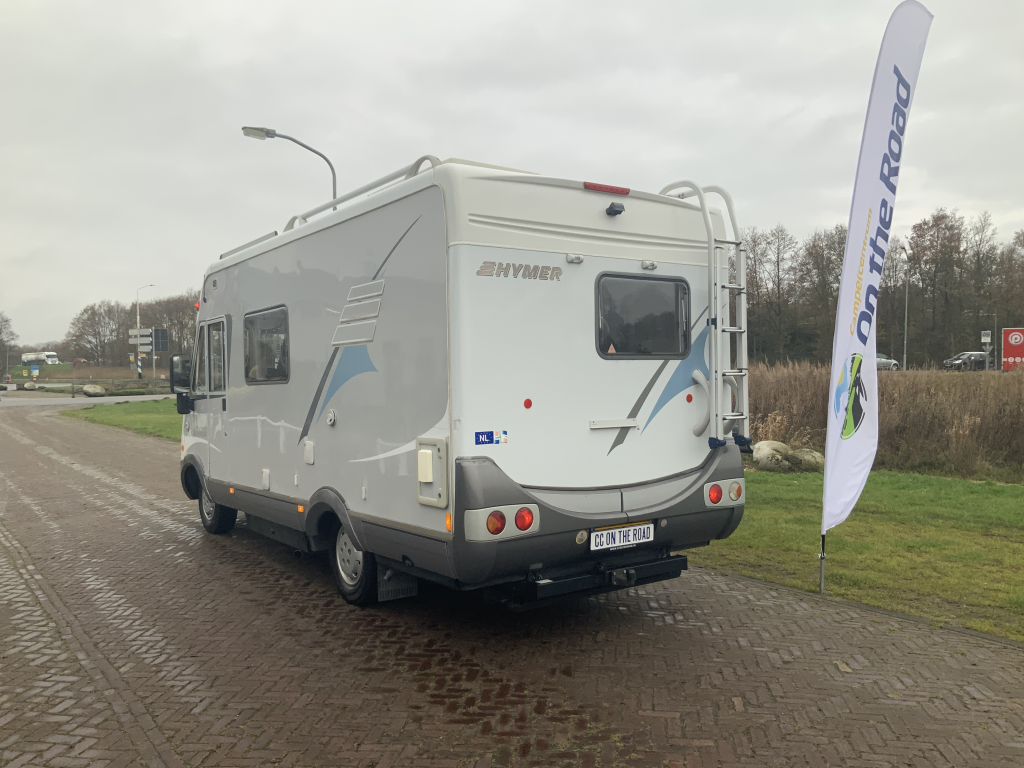 Hymer B 584 2.8 JTD 128 PK, Integraal, Motor-airco, Hef-bed voor, 3 Isri stoelen, Lange-bank, Trekhaak,, Bj. 2005 Camper Centrum On the Road aan de Noorderringweg 4 in Marum. foto: 10
