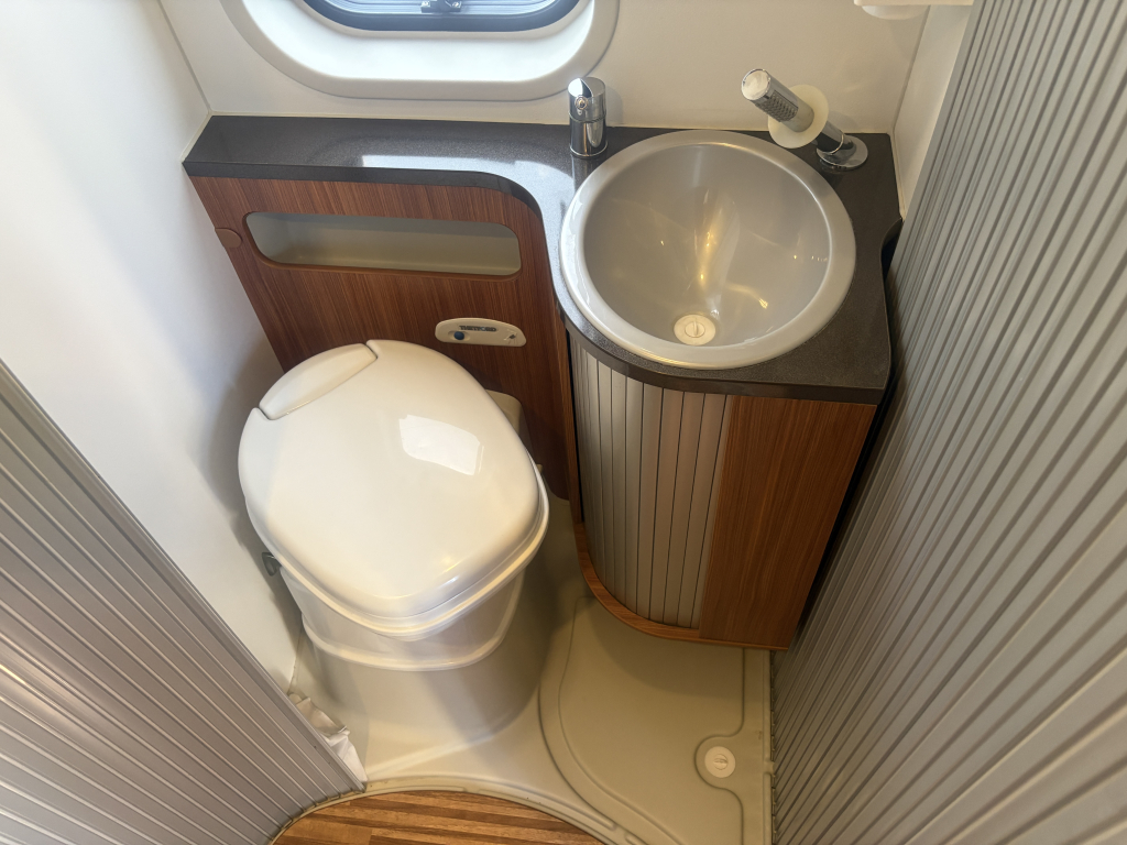 Adria TWIN SLX640, Camas individuales 2.3 Turbo 130cv foto: 17
