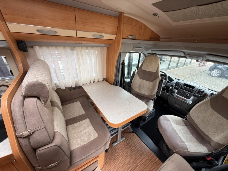 Adria Coral S 690 SP Queensbed Airco 2009  foto: 11