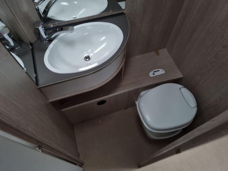 Bürstner Premio Life 480 TL -lengtebedden  foto: 11