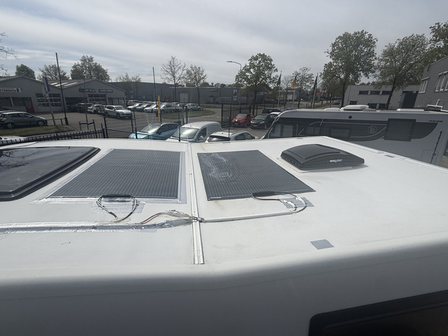 Adria CORAL 600 SC 164 PS Euro 6 sehr kompaktes Wohnmobil Queensize-Bett Panoramadach elektr. Fahrradtr&auml;ger TV 2x Solarpanel Remis Plissee Maxxfan Navi Kamera Leder Fliegengittert&uuml;r Foto: 9