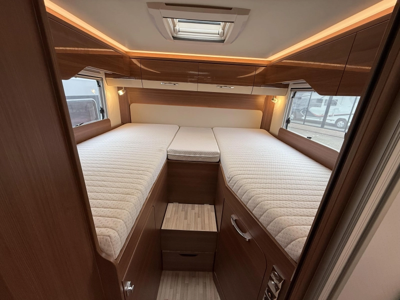 LMC Explorer Comfort 735 G Enkele Bedden Hefbed 2019  foto: 15
