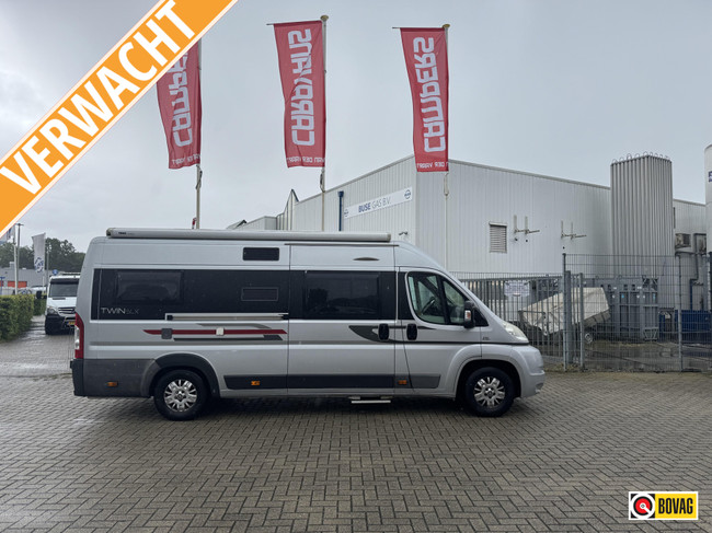 Adria Twin 640 SLX ENKELE BEDDEN