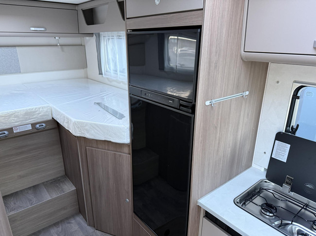 Carado T448 Pro+ Autom&aacute;tico 5 asientos y plazas para dormir foto: 13