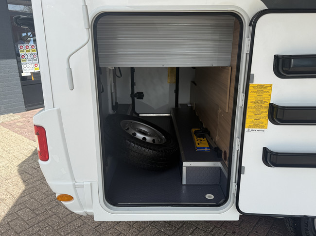 Adria CORAL 600 SC 164 PS Euro 6 sehr kompaktes Wohnmobil Queensize-Bett Panoramadach elektr. Fahrradtr&auml;ger TV 2x Solarpanel Remis Plissee Maxxfan Navi Kamera Leder Fliegengittert&uuml;r Foto: 4