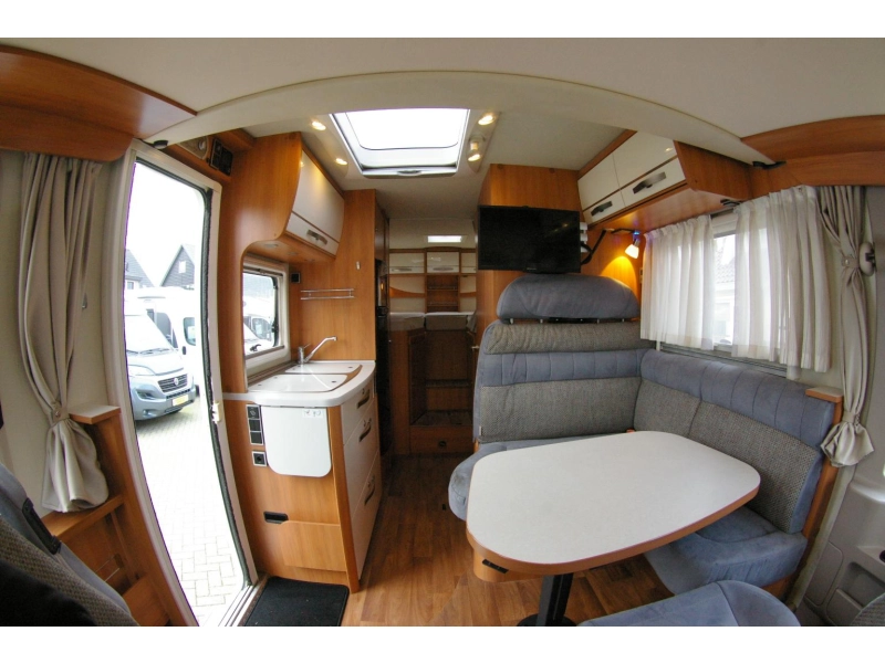 Hymer Exis-i 588 Automaat, Enkele bedden.  foto: 8
