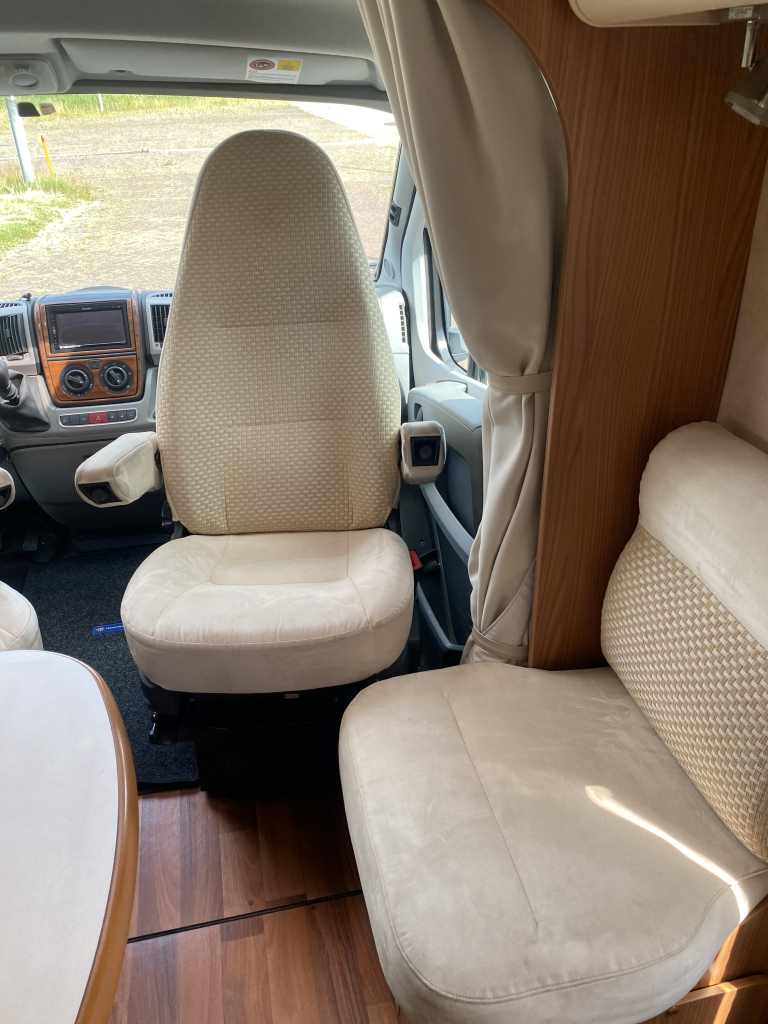 Hymer T 674 SL 2.3 MultiJet 160 CV, Semi-integral, 2 camas individuales, Aire acondicionado de motor, Antena parab&oacute;lica autom&aacute;tica, etc. A&ntilde;o 2011 Camper Centrum On the Road en Noorderringweg 4 en Marum. foto: 7