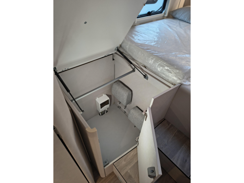 Hymer Tramp S 680 -- 5 gordels --  foto: 15