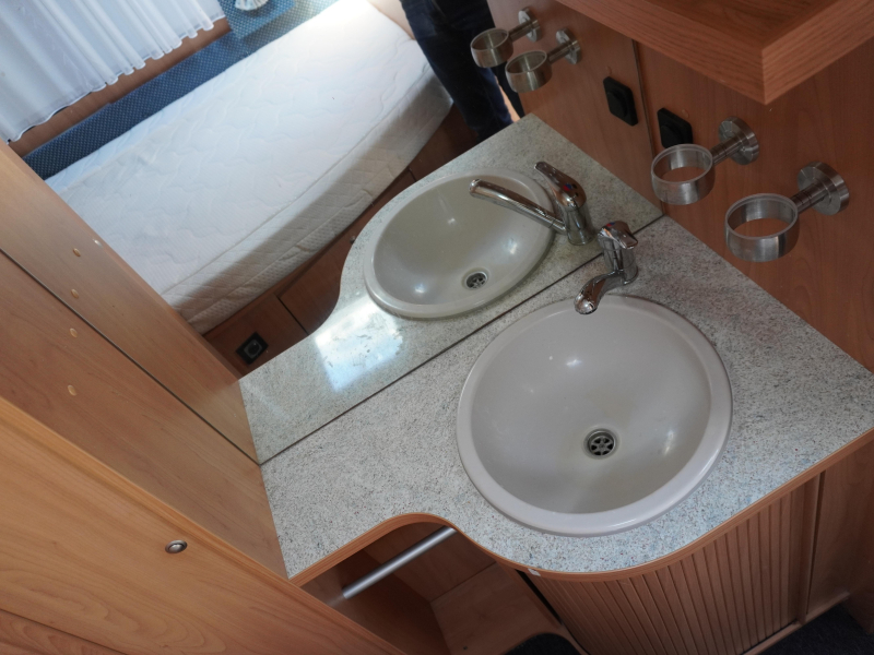 Bürstner Ventana 460 TS MET MOVER EN VOORTENT  foto: 8