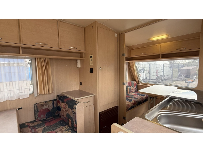 Beyerland Sprinter 430 TM 2x zitgroep vast toilet  foto: 4