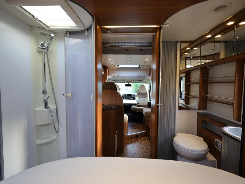 Adria Matrix M 670 SC queensbed + hefbed  foto: 3