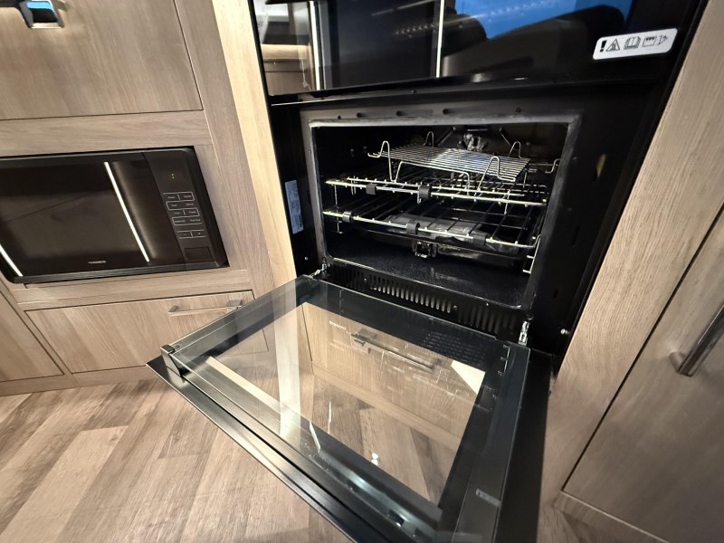 Kabe Royal 780 TDL Front Kitchen - Komplett Foto: 9