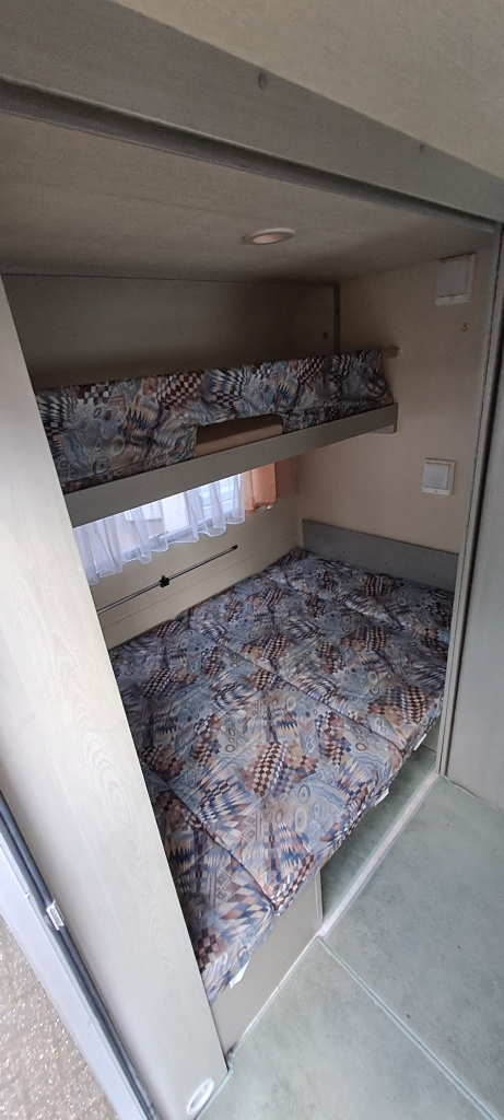 Caravan ADRIA Unica 461 Met voortent en inboedel! 5 pers foto: 18