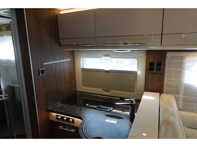 Hymer B 708 SL 180 CV Aut. | Sistema de nivelaci&oacute;n | Bater&iacute;as de litio | Aire acondicionado de techo foto: 10