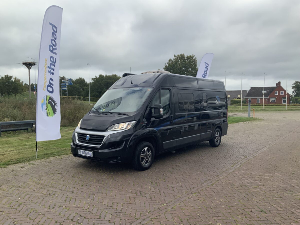 Knaus Boxstar Buscamper AUTOMAAT Dwars-bed, Motor-airco, Draaistoelen, Fietsendrager Busbiker, Bj.2017 Camper centrum on the road Marum foto: 1