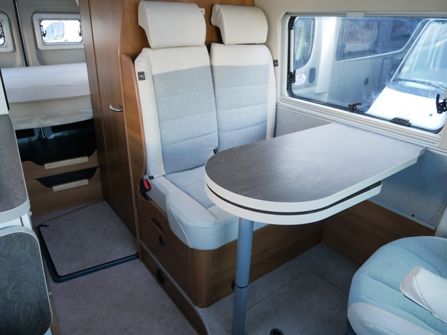 Knaus Van Tourer, Camas longitudinales, Techo elevable para dormir, Autom&aacute;tico de 9 velocidades. foto: 9