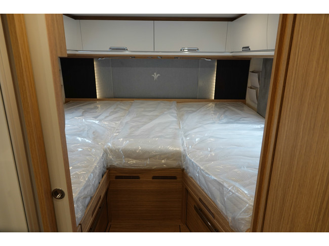 NIESMANN BISCHOFF Arto 85 E 180Pk Automatic | Eifel grey | New | 4-seater | Roof air conditioning photo: 21