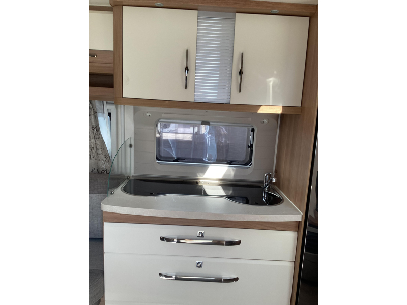 Hobby De Luxe 460 UFE omnistor foto: 5