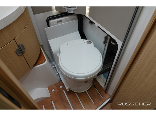 NIESMANN BISCHOFF Smove 7.4 E 150Pk Automaat | Leder | Lengtebedden foto: 13