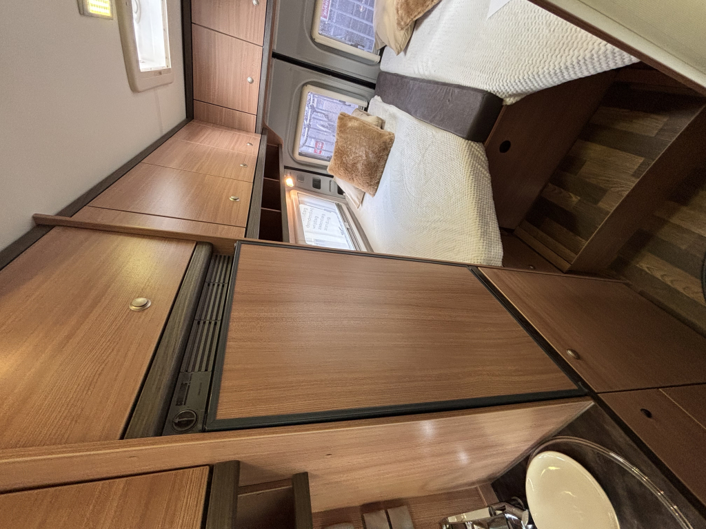 Knaus BOXSTAR FREEWAY 630 CAMAS INDIVIDUALES 2.18M ALTURA INTERIOR foto: 5